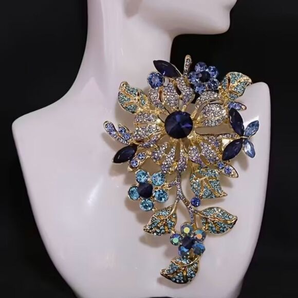 ๐โElegant Gold and Blue Floral Large Brooch ๐ - Picture 6 of 7